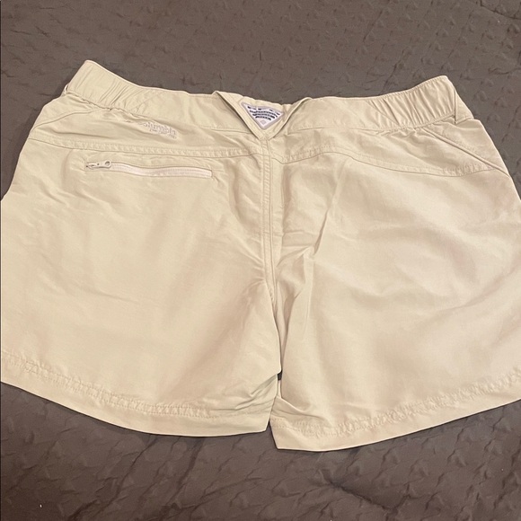 Columbia Women's Shorts - Picture 6 of 9